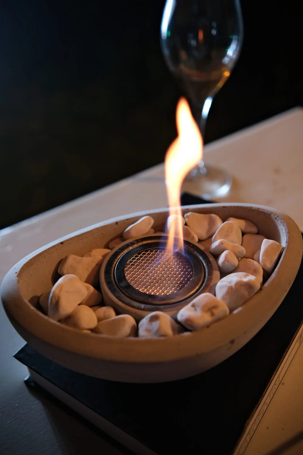 Beyaz Taşlı Modern Masaüstü Beton Şömine Beyaz Bioethanol Bacasız Şömine Modelleri ve Fiyatları - SS Concept