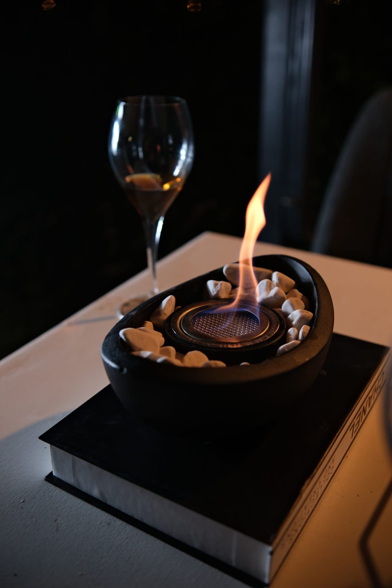 Beyaz Taşlı Modern Masaüstü Beton Şömine Siyah Bioethanol Bacasız Şömine Modelleri ve Fiyatları - SS Concept